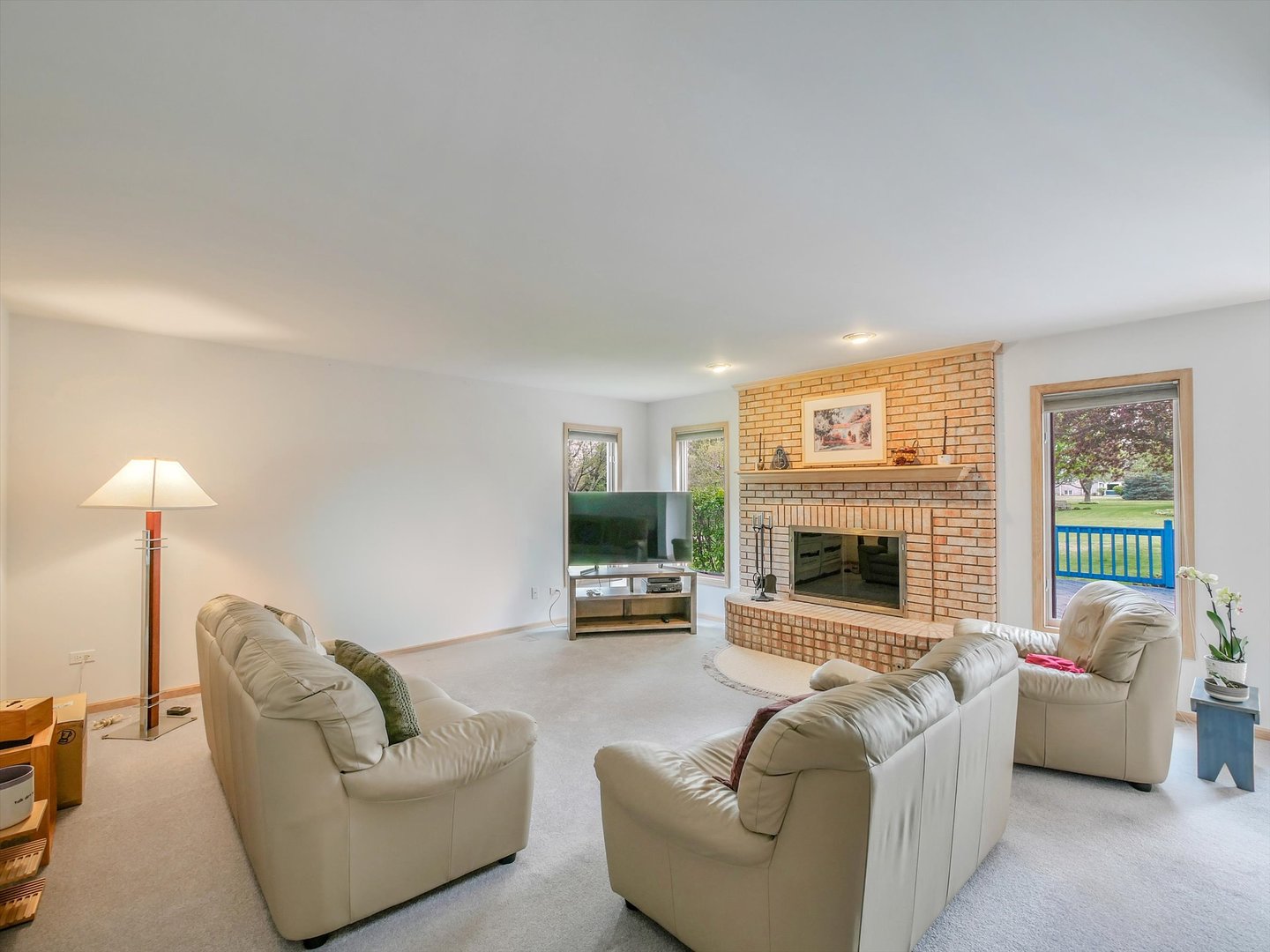 1515 Pine Street Spring Grove, IL 60081 - Photo 22 of 38 a living room with furniture and a fireplace