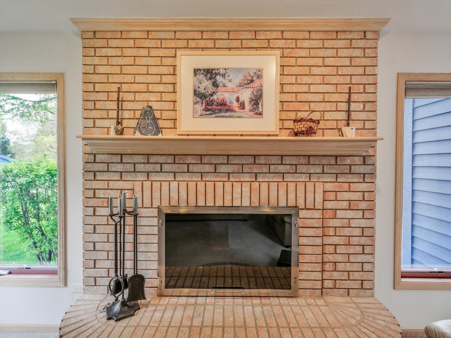 1515 Pine Street Spring Grove, IL 60081 - Photo 24 of 38 a living room with a fireplace