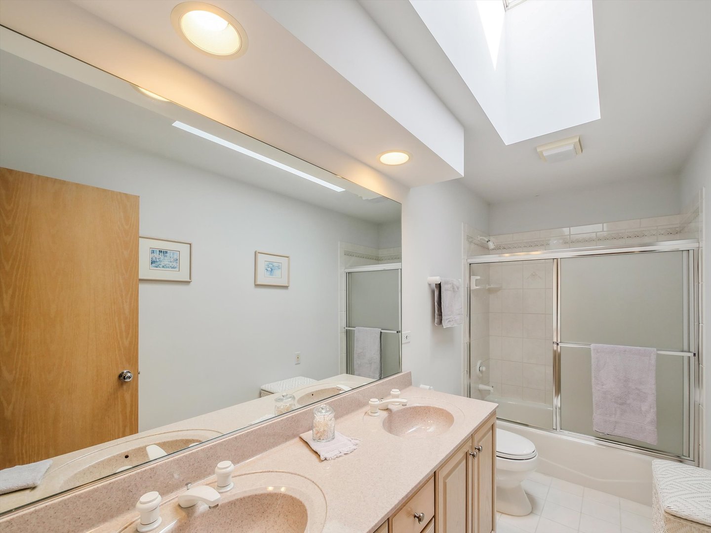 1515 Pine Street Spring Grove, IL 60081 - Photo 31 of 38 a bathroom with a sink a toilet and shower