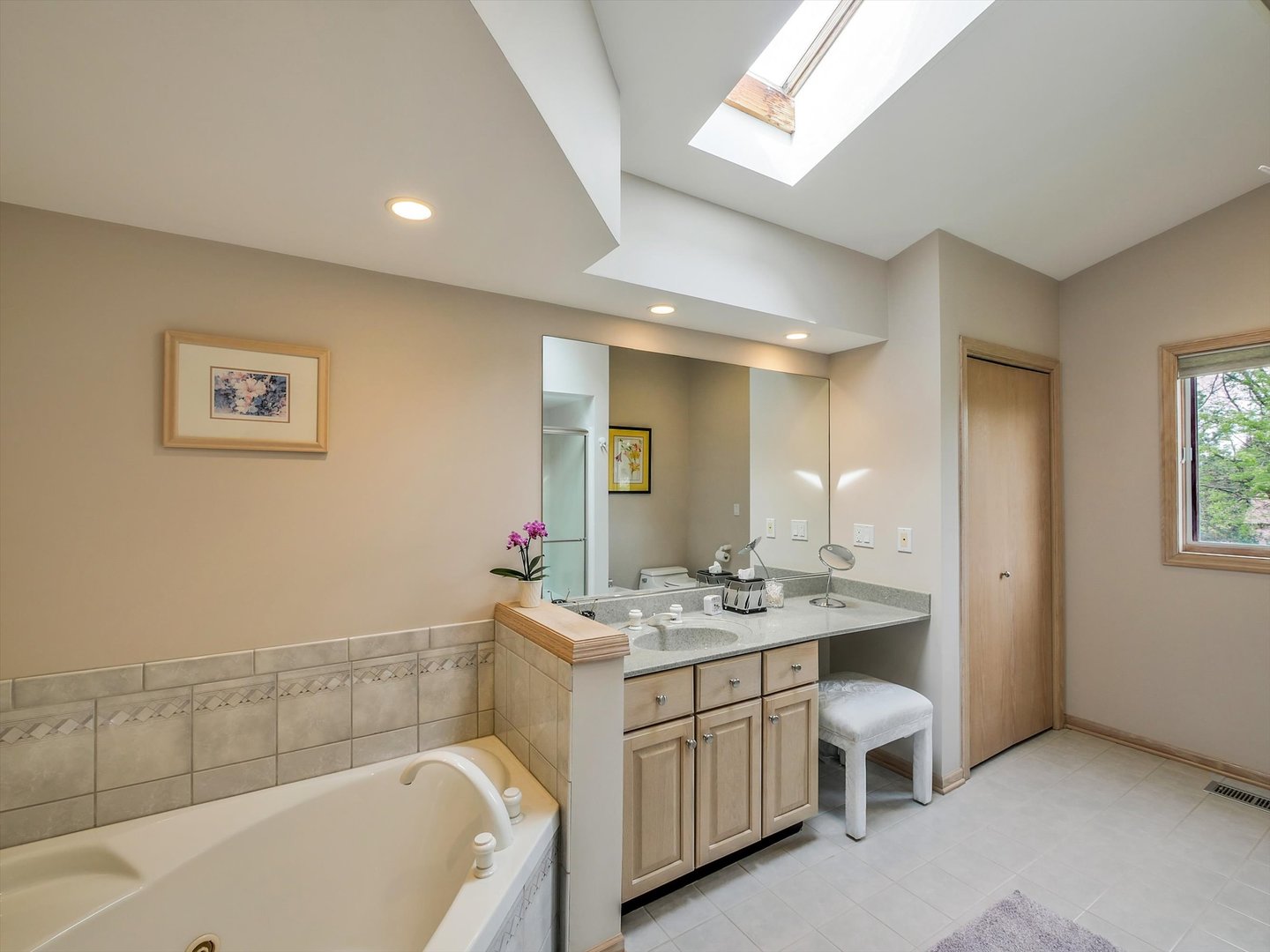 1515 Pine Street Spring Grove, IL 60081 - Photo 34 of 38 a bathroom with a tub sink and mirror