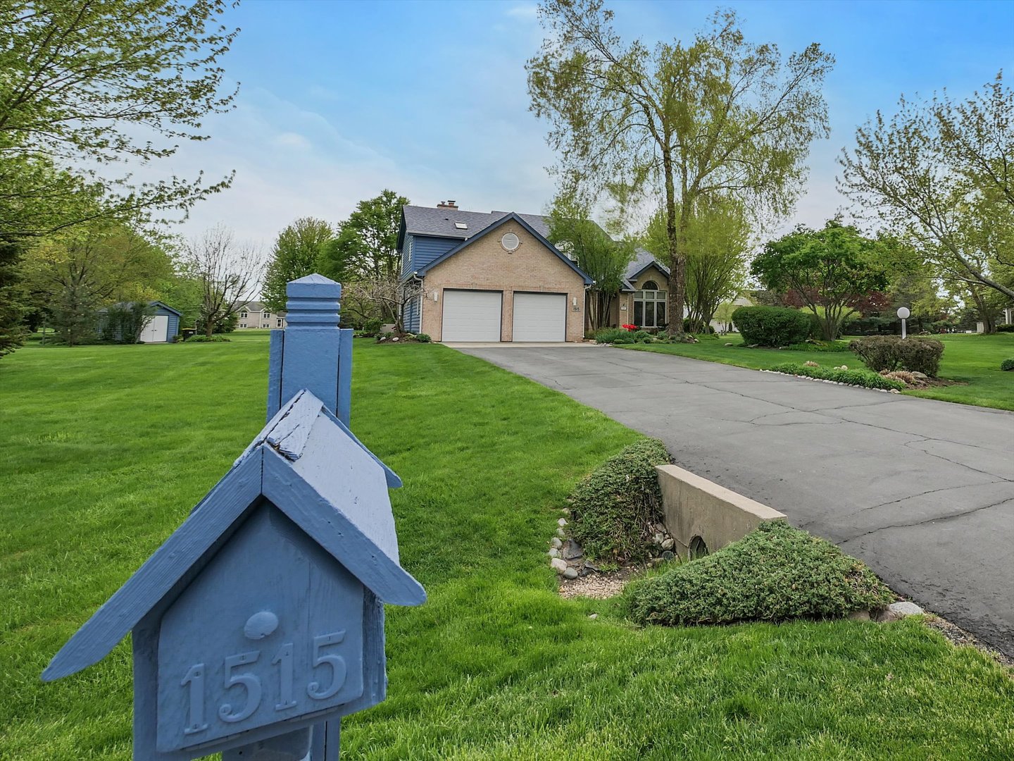1515 Pine Street Spring Grove, IL 60081 - Photo 4 of 38 a front view of a house with garden