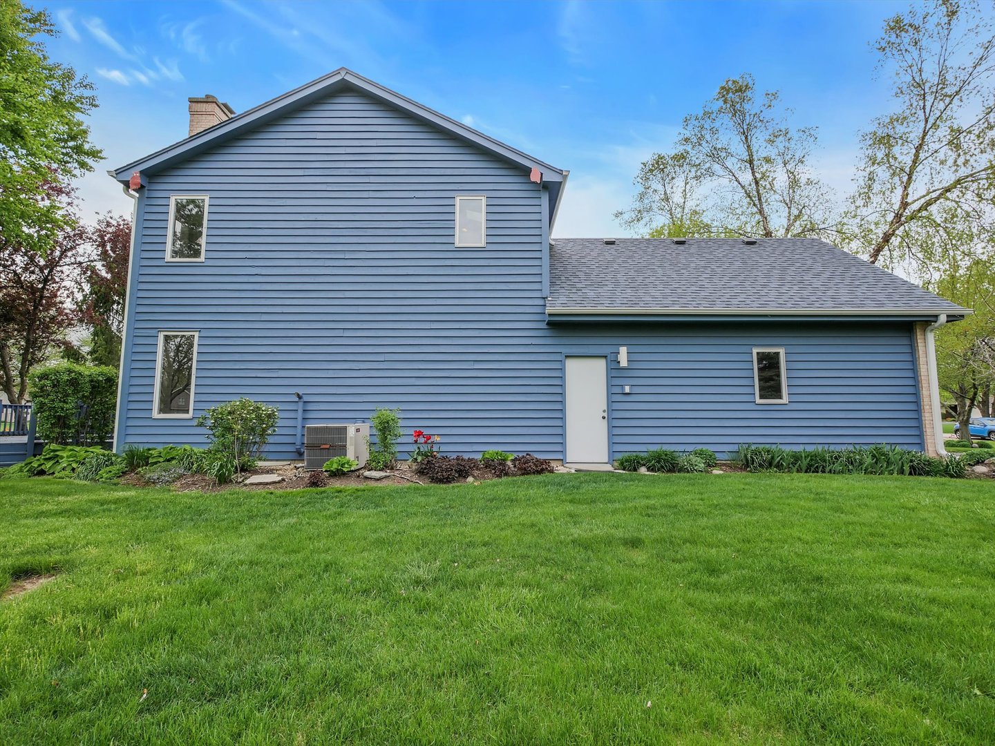 1515 Pine Street Spring Grove, IL 60081 - Photo 6 of 38 a front view of a house with garden