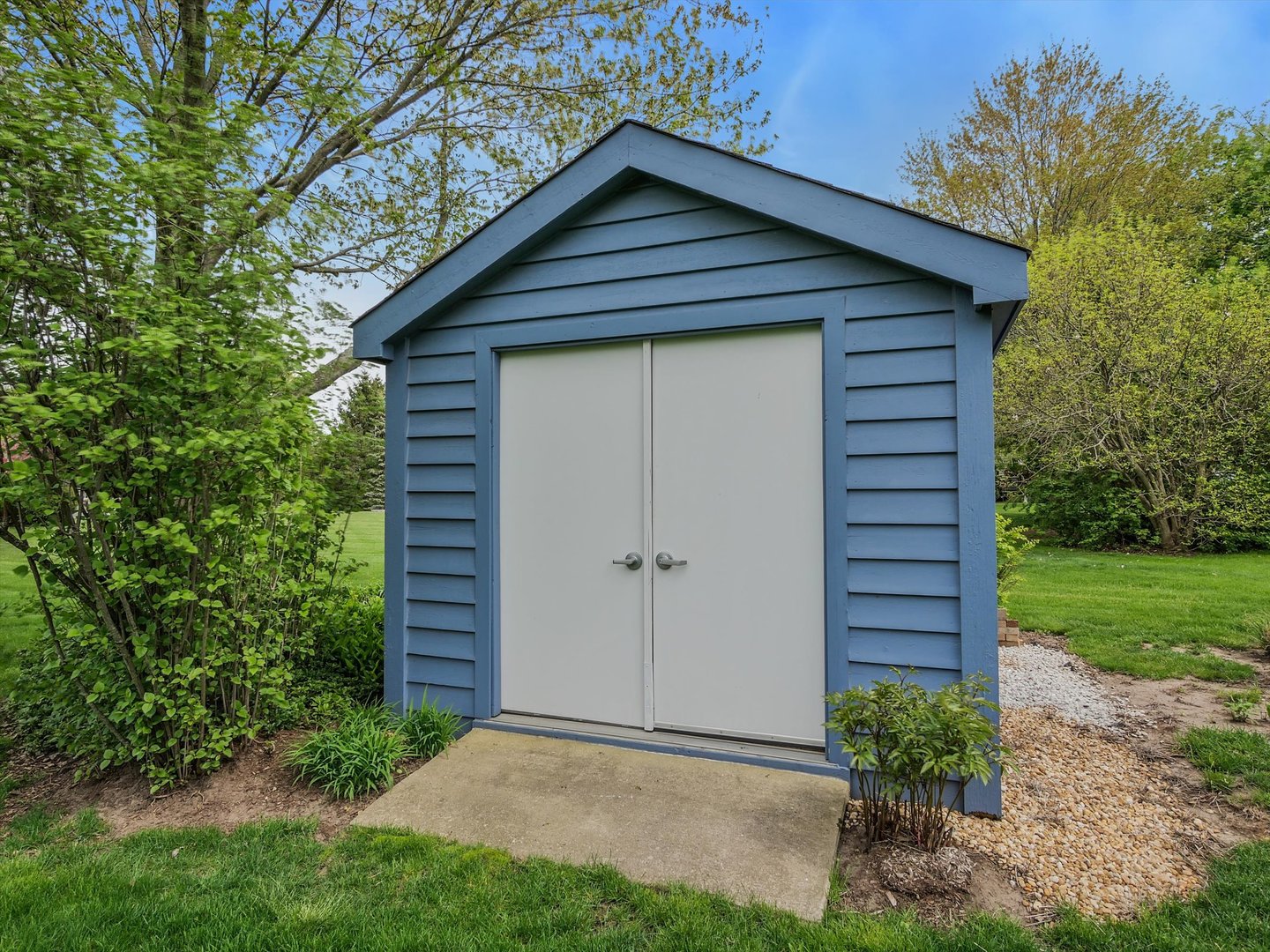 1515 Pine Street Spring Grove, IL 60081 - Photo 10 of 38 a front view of a house with a yard