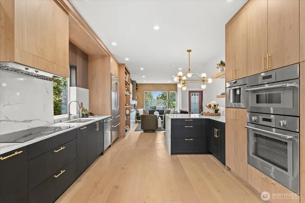 $1,899,999 | 9535 Dayton Avenue North, Seattle, WA 98103