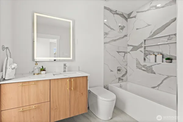 $1,899,999 | 9535 Dayton Avenue North, Seattle, WA 98103