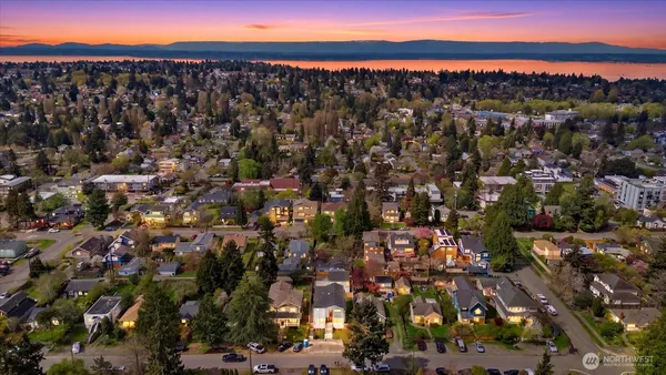$1,899,999 | 9535 Dayton Avenue North, Seattle, WA 98103