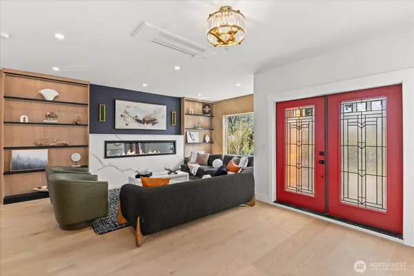 $1,899,999 | 9535 Dayton Avenue North, Seattle, WA 98103