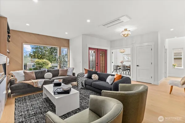 $1,899,999 | 9535 Dayton Avenue North, Seattle, WA 98103
