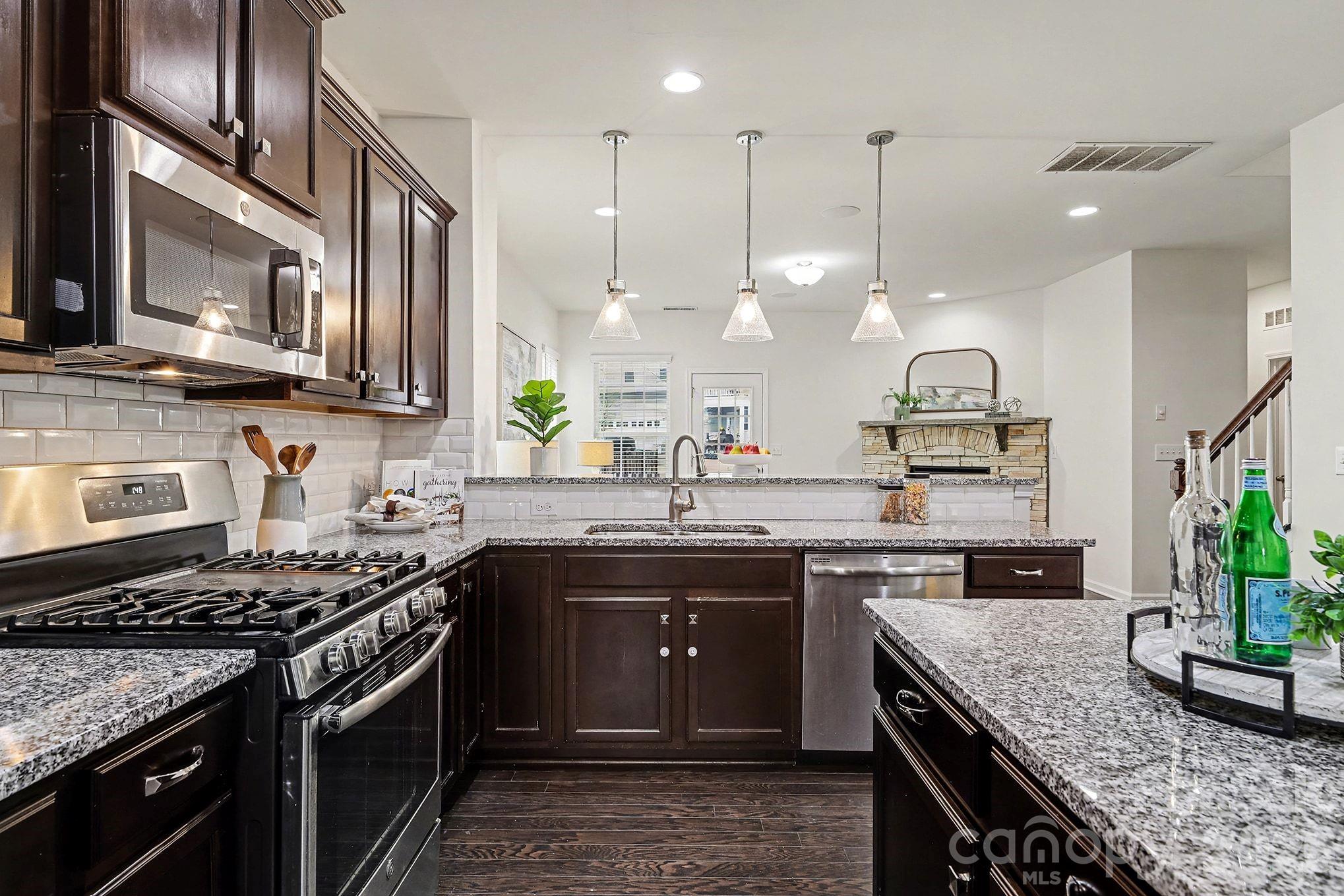 6056 Cloverdale Drive Tega Cay, SC 29708 - Photo 8 of 38