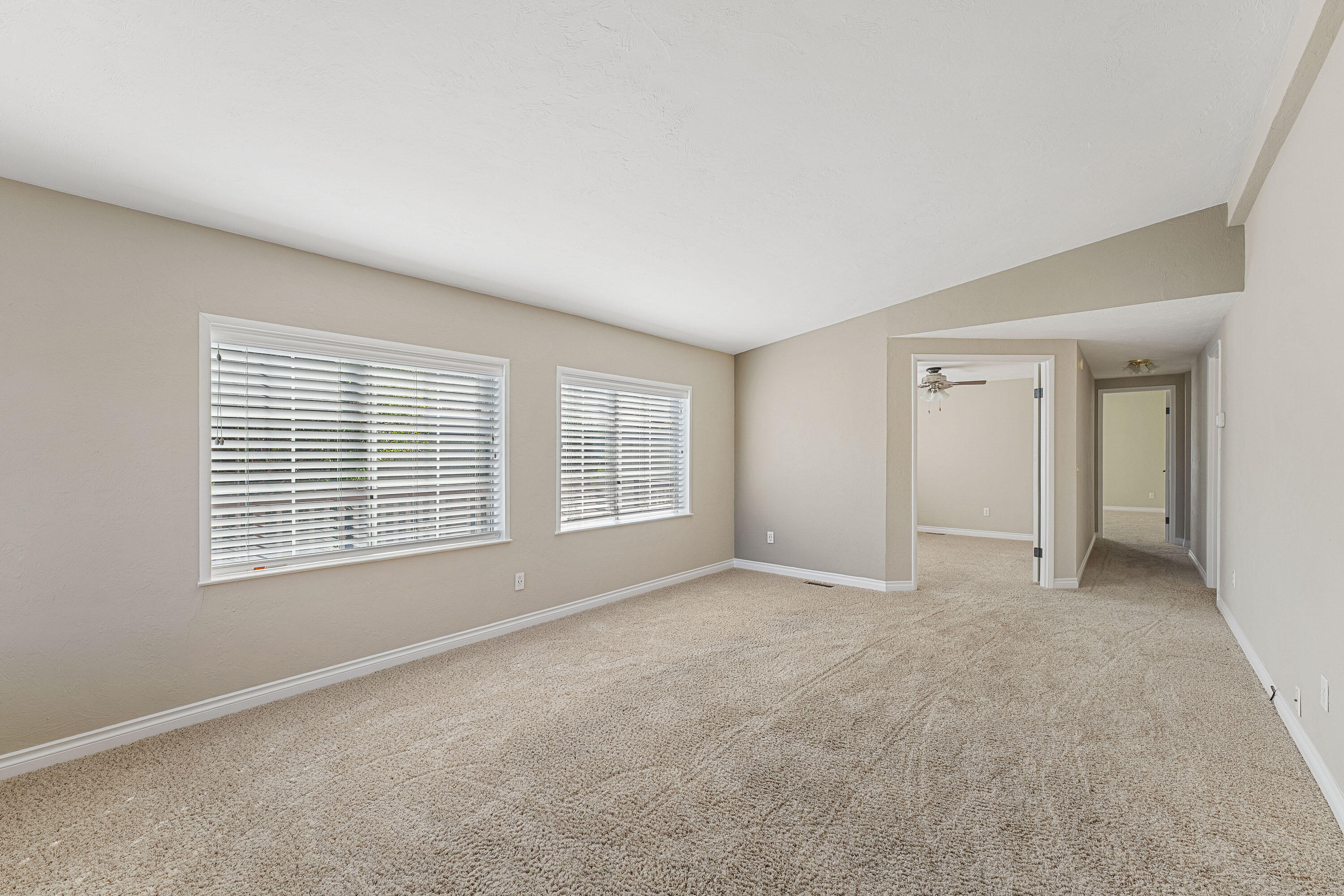 3955 South Stage Road, Unit 52 Medford, OR 97501 - Photo 9 of 31 Great Room