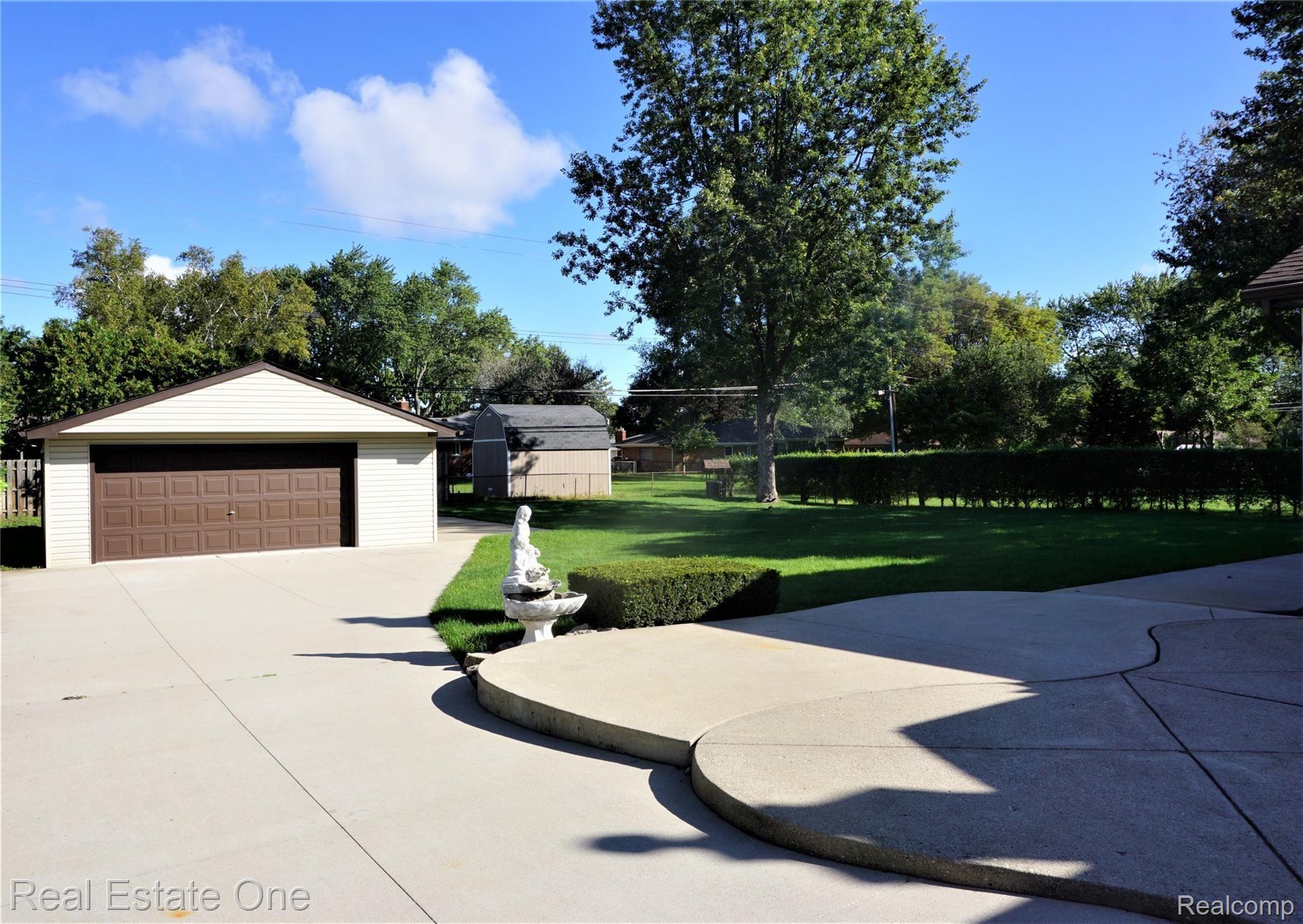 8265 Messmore Road Utica, MI 48317 - Photo 3 of 29 DSC03091 (2).JPG