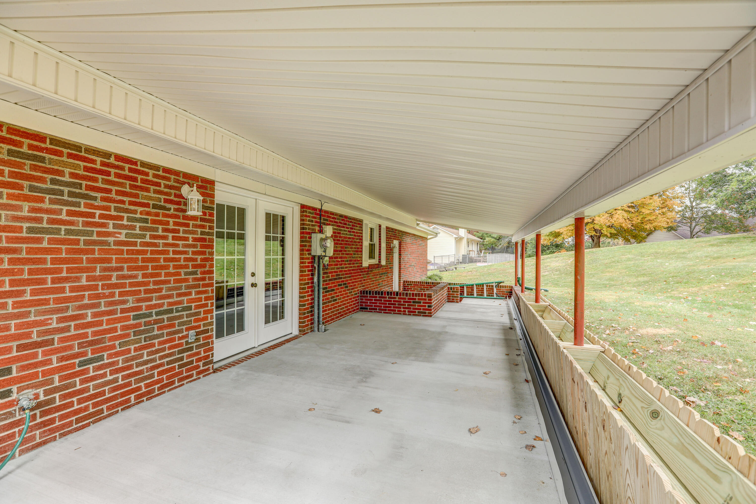 165 Rutledge Drive Bluff City, TN 37618 - Photo 11 of 44 B42A5831_2_3_4_5