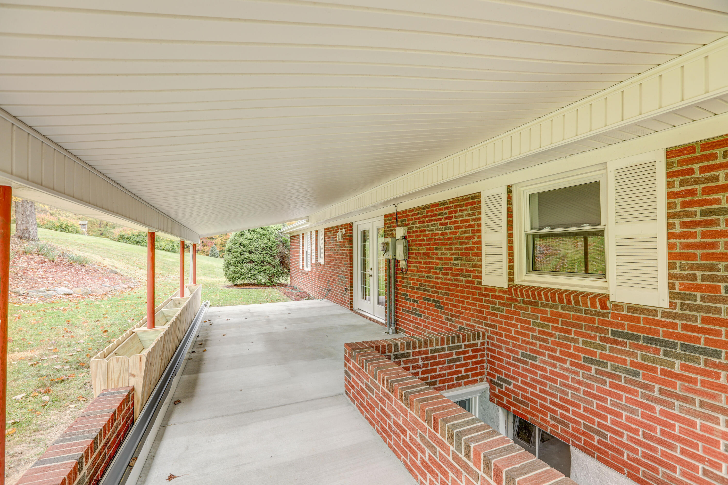 165 Rutledge Drive Bluff City, TN 37618 - Photo 12 of 44 B42A5836_37_38_39_40