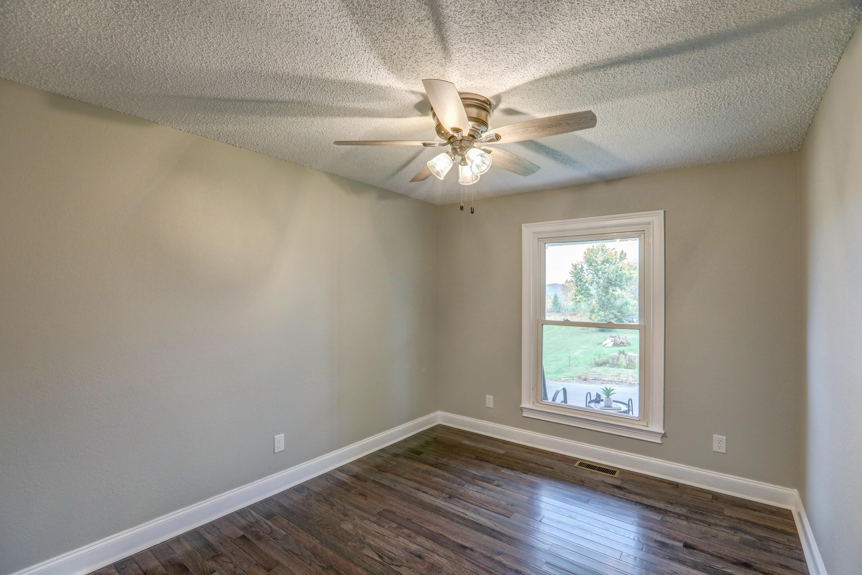 165 Rutledge Drive Bluff City, TN 37618 - Photo 24 of 44 B42A5911_2_3_4_5