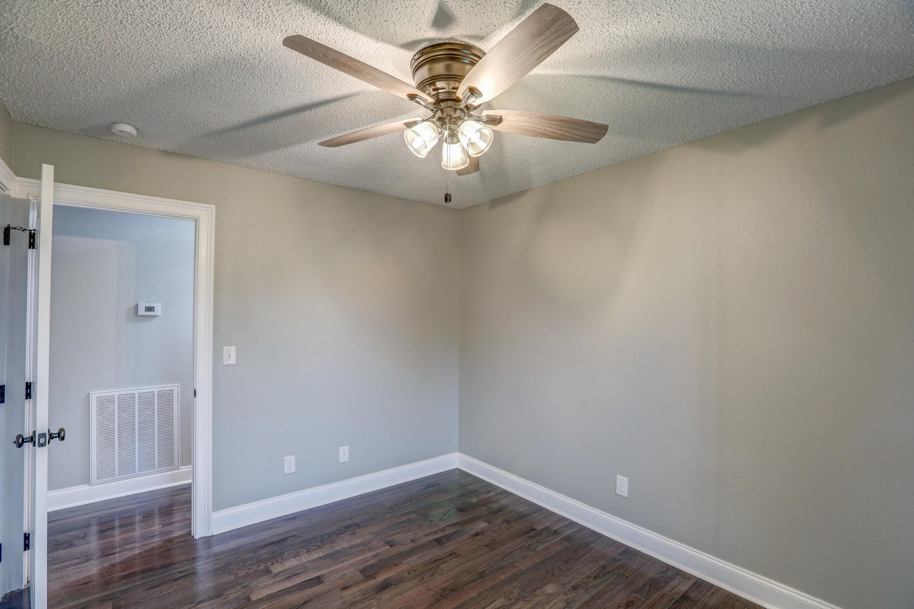 165 Rutledge Drive Bluff City, TN 37618 - Photo 25 of 44 B42A5916_17_18_19_20