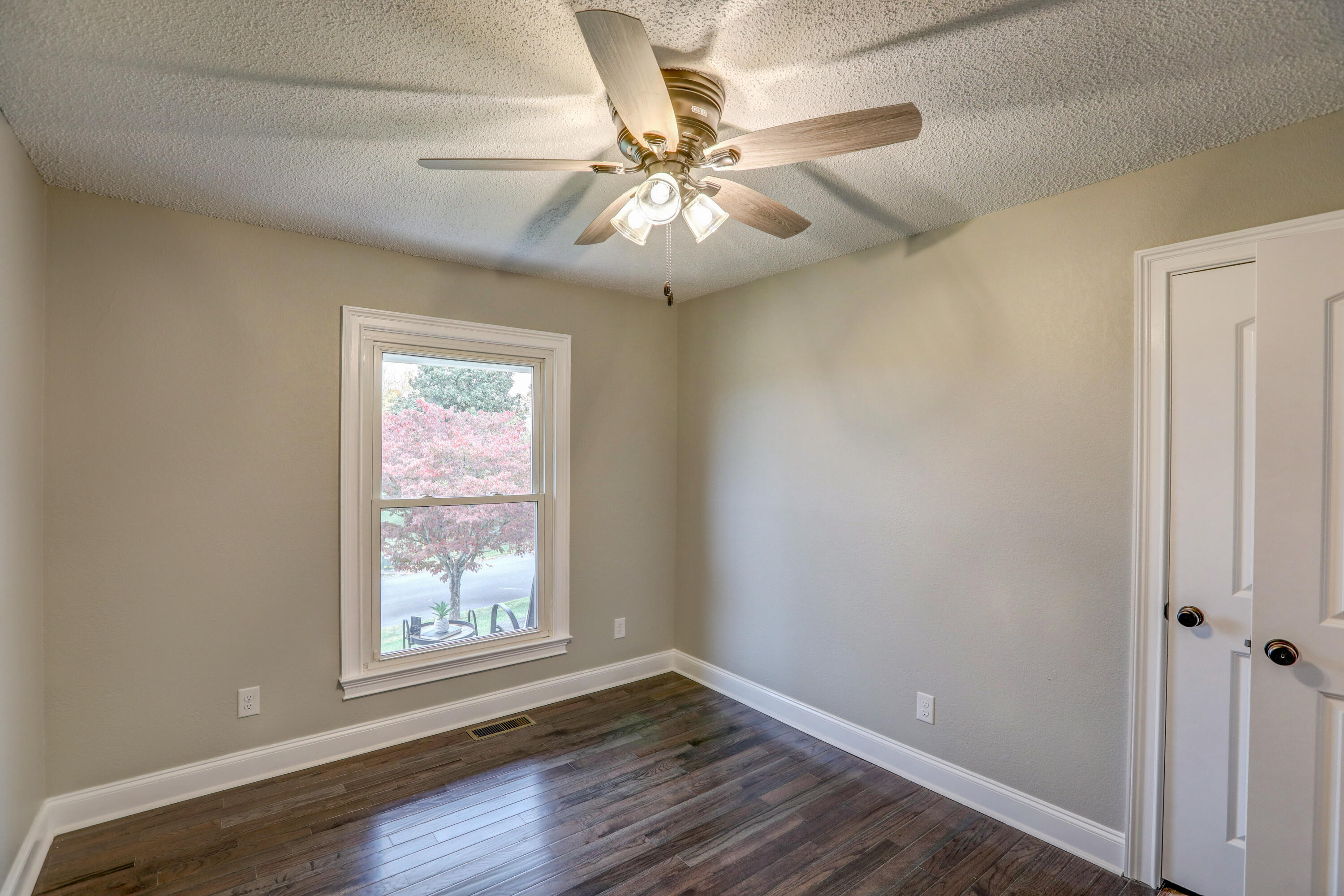 165 Rutledge Drive Bluff City, TN 37618 - Photo 27 of 44 B42A5926_27_28_29_30