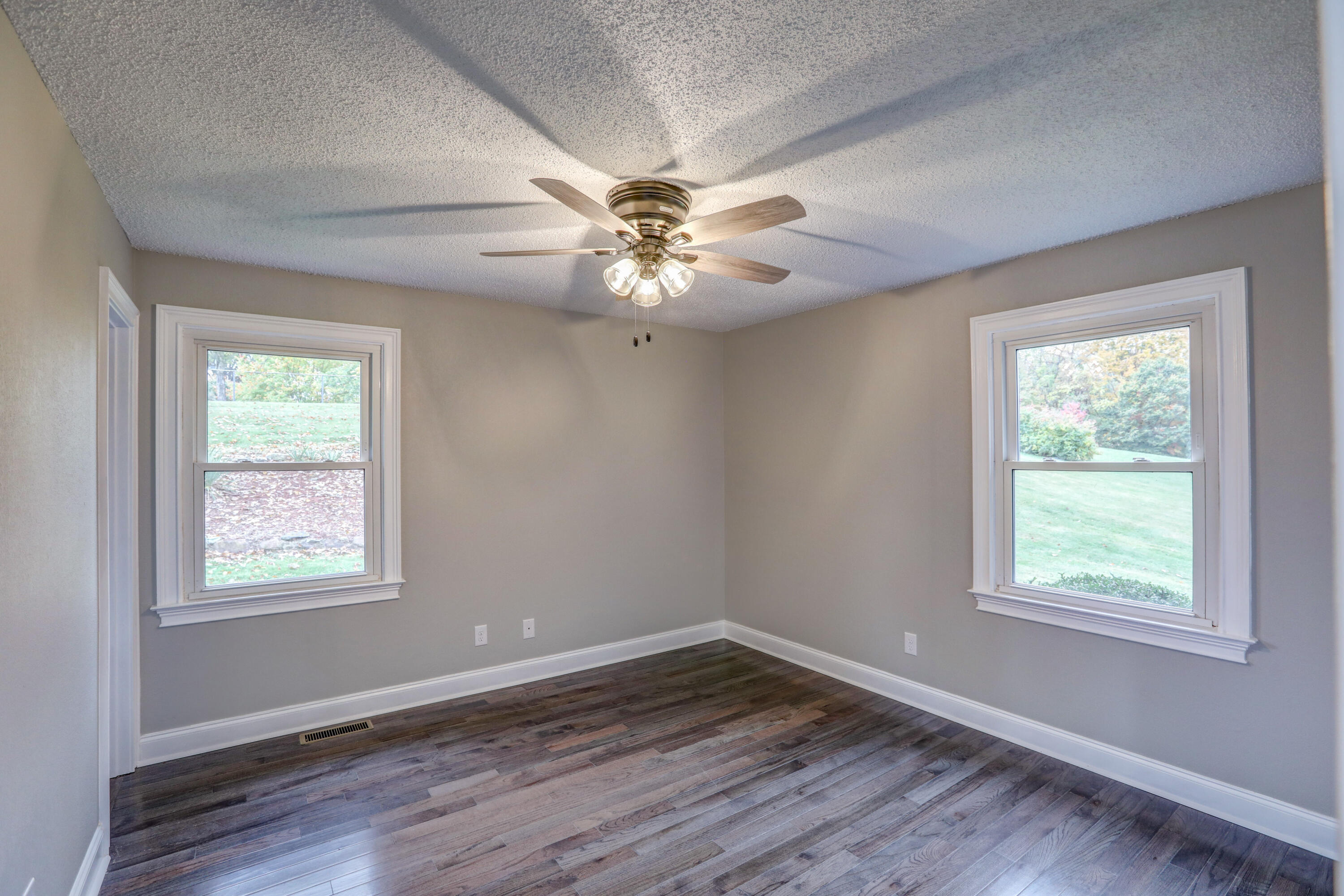 165 Rutledge Drive Bluff City, TN 37618 - Photo 34 of 44 B42A5961_2_3_4_5
