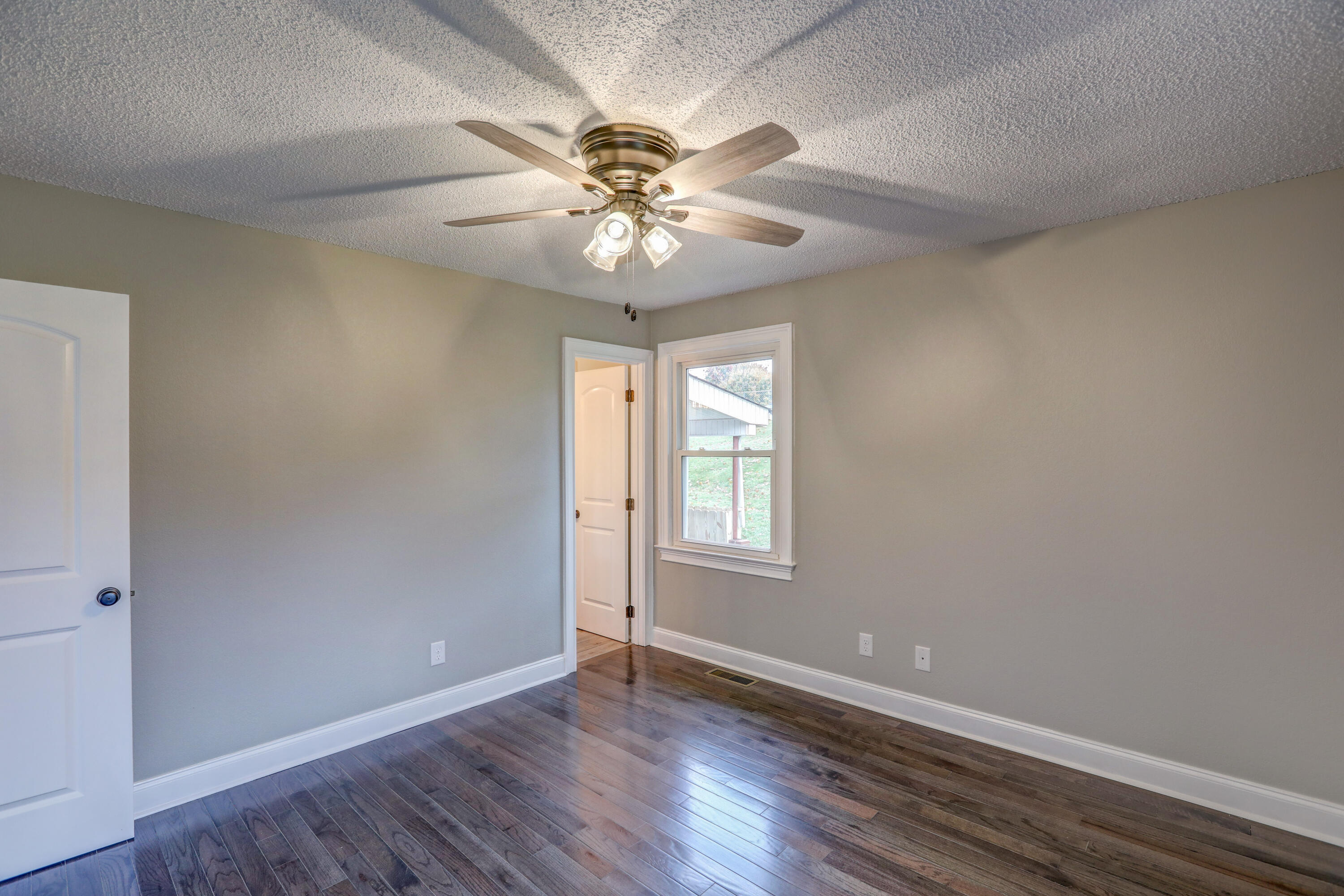 165 Rutledge Drive Bluff City, TN 37618 - Photo 35 of 44 B42A5966_67_68_69_70