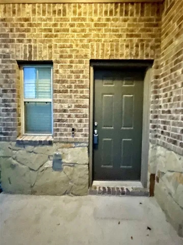 $2,000 | 4610 Champions Landing Drive, Houston, TX 77069