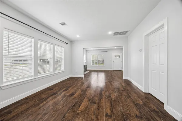 $2,050 | 2 Jenkins Street, Houston, TX 77003