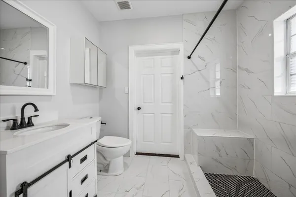 $2,050 | 2 Jenkins Street, Houston, TX 77003