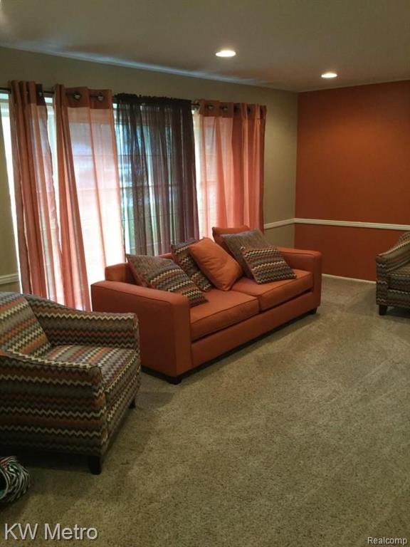 29845 Rambling Road Southfield, MI 48076 - Photo 4 of 14