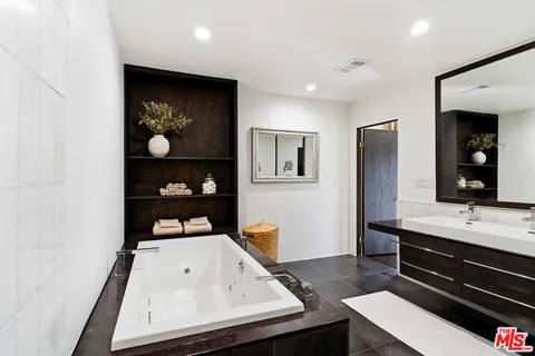 $1,949,000 | 3581 Avenida Del Sol, Studio City, CA 91604