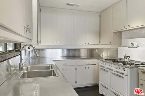 $1,979,000 | 3581 Avenida Del Sol, Studio City, CA 91604