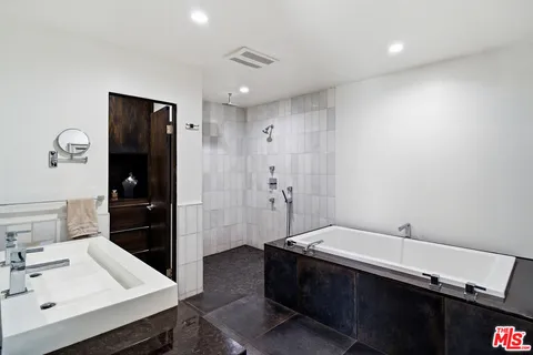$1,949,000 | 3581 Avenida Del Sol, Studio City, CA 91604