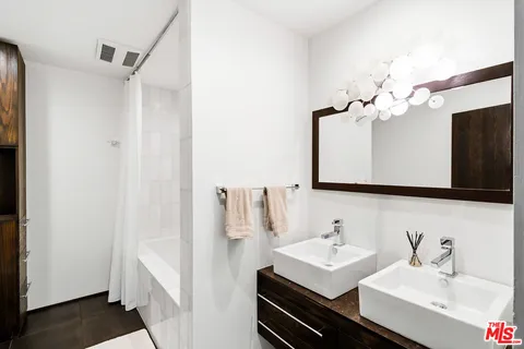$1,949,000 | 3581 Avenida Del Sol, Studio City, CA 91604