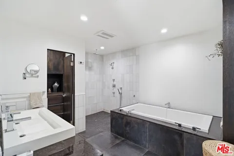 $1,979,000 | 3581 Avenida Del Sol, Studio City, CA 91604