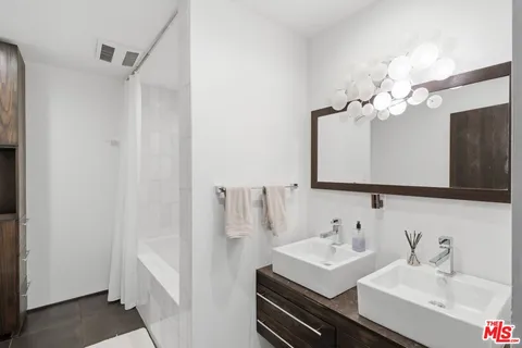$1,979,000 | 3581 Avenida Del Sol, Studio City, CA 91604