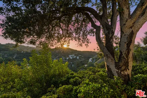 $1,949,000 | 3581 Avenida Del Sol, Studio City, CA 91604