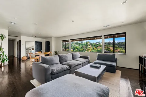 $1,949,000 | 3581 Avenida Del Sol, Studio City, CA 91604