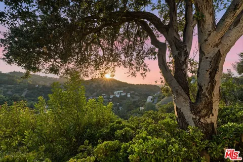 $1,979,000 | 3581 Avenida Del Sol, Studio City, CA 91604