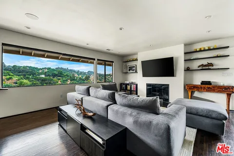 $1,949,000 | 3581 Avenida Del Sol, Studio City, CA 91604