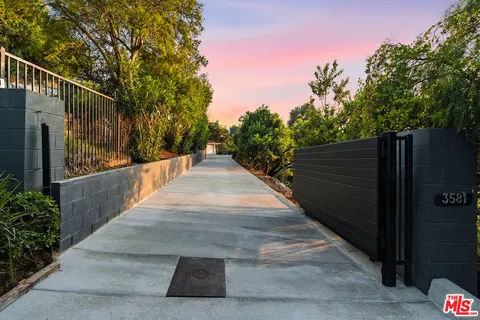 $1,949,000 | 3581 Avenida Del Sol, Studio City, CA 91604