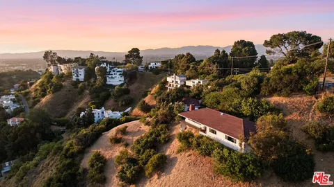 $1,949,000 | 3581 Avenida Del Sol, Studio City, CA 91604