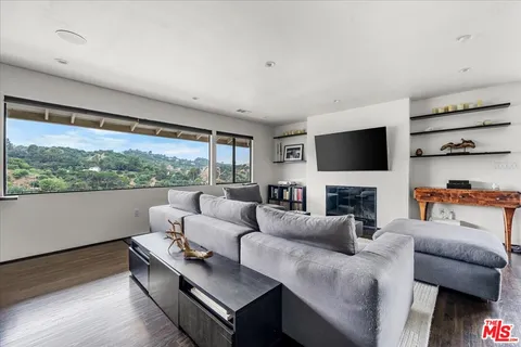 $1,979,000 | 3581 Avenida Del Sol, Studio City, CA 91604