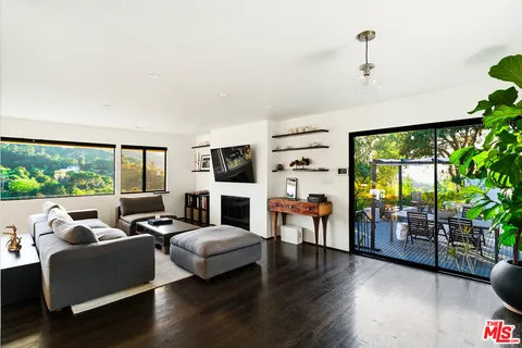 $1,949,000 | 3581 Avenida Del Sol, Studio City, CA 91604
