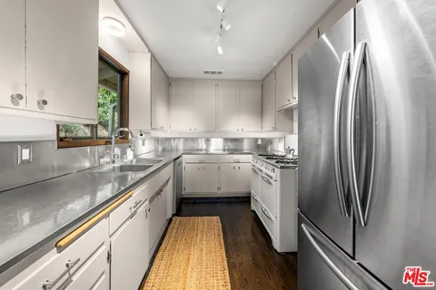 $1,979,000 | 3581 Avenida Del Sol, Studio City, CA 91604