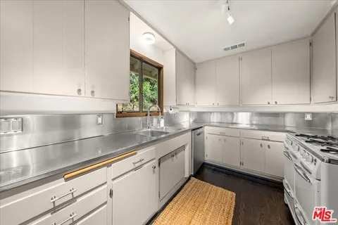 $1,979,000 | 3581 Avenida Del Sol, Studio City, CA 91604