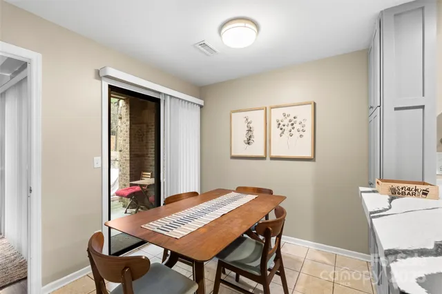 a view of a livingroom with furniture