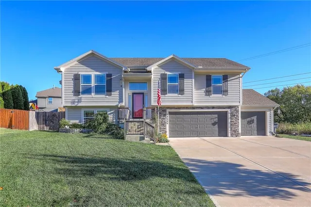 $440,000 | 19586 West 121st Street, Olathe, KS 66061