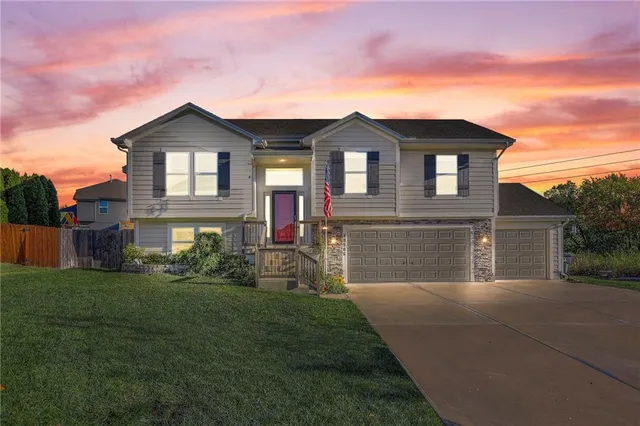 $440,000 | 19586 West 121st Street, Olathe, KS 66061