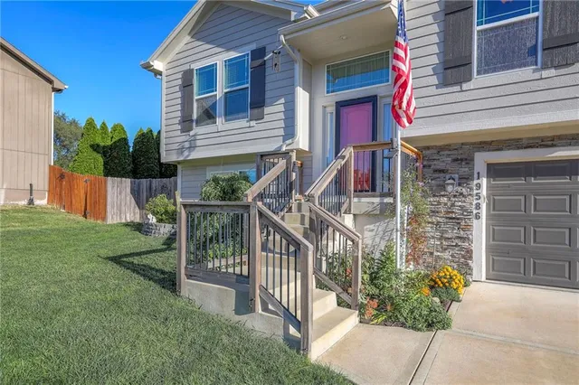 $440,000 | 19586 West 121st Street, Olathe, KS 66061