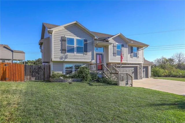 $440,000 | 19586 West 121st Street, Olathe, KS 66061