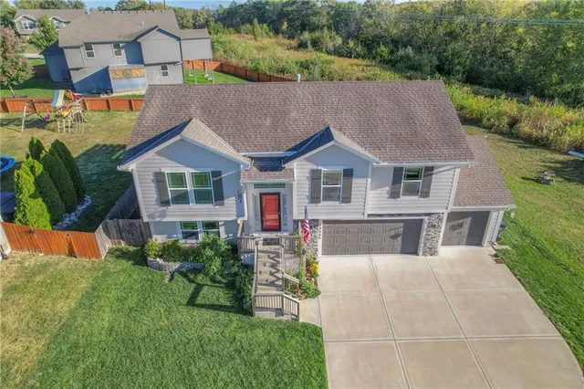 $440,000 | 19586 West 121st Street, Olathe, KS 66061