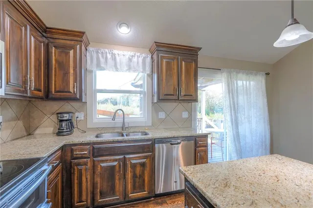 $440,000 | 19586 West 121st Street, Olathe, KS 66061