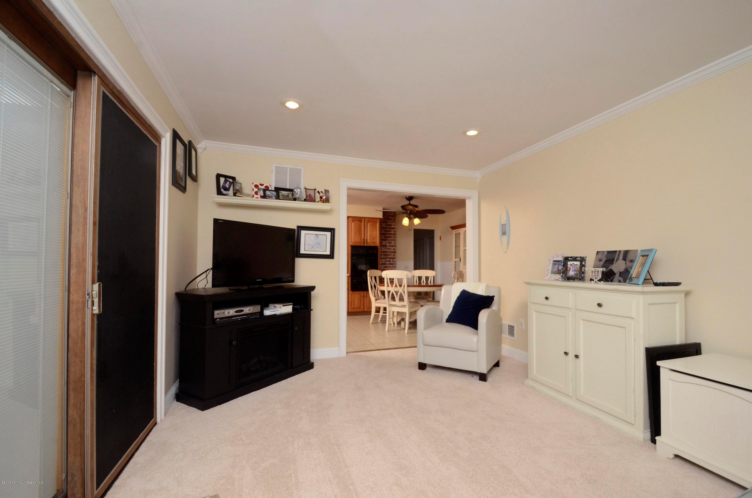 586 Hopping Road Middletown, NJ 07718 - Photo 6 of 20 Family Room